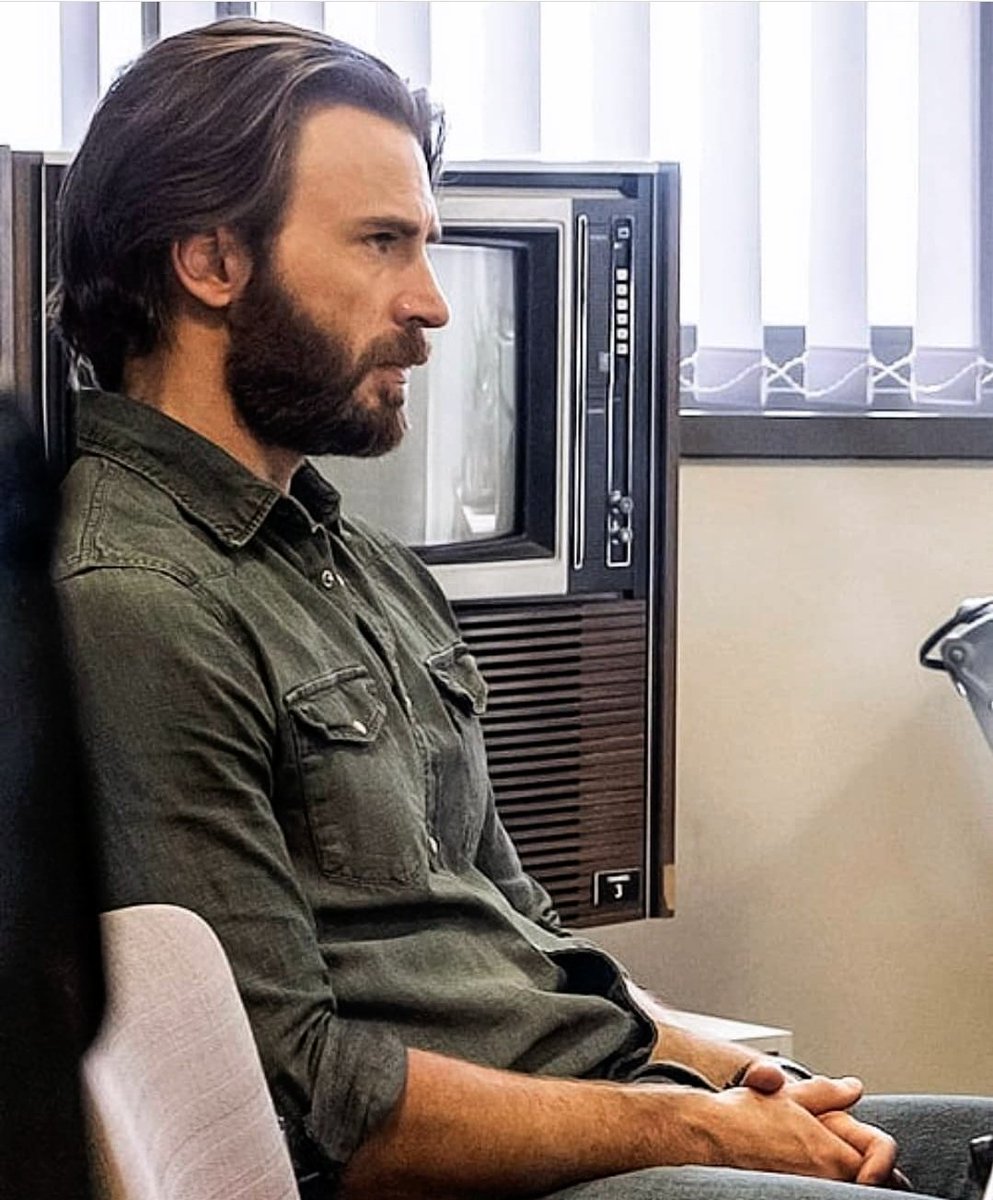 pop_filess's tweet photo. do you pronounce it "heaven" or "chris evans with long hair" https://t.co/jdDLu4Uvyd