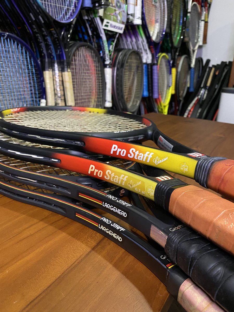 All_That_Racket's tweet photo. Apart from the @WilsonTennis 125 sq inch Pro Staff, these 110 sq inch Pro Staff and Pro Staff Classic 6.1 were next in line in terms of racquet head size. They never seem to have taken off thought as the 85 and 95 sq inches were hugely more popular.#allthatracket #wilsontennis https://t.co/JfmQJfs82W