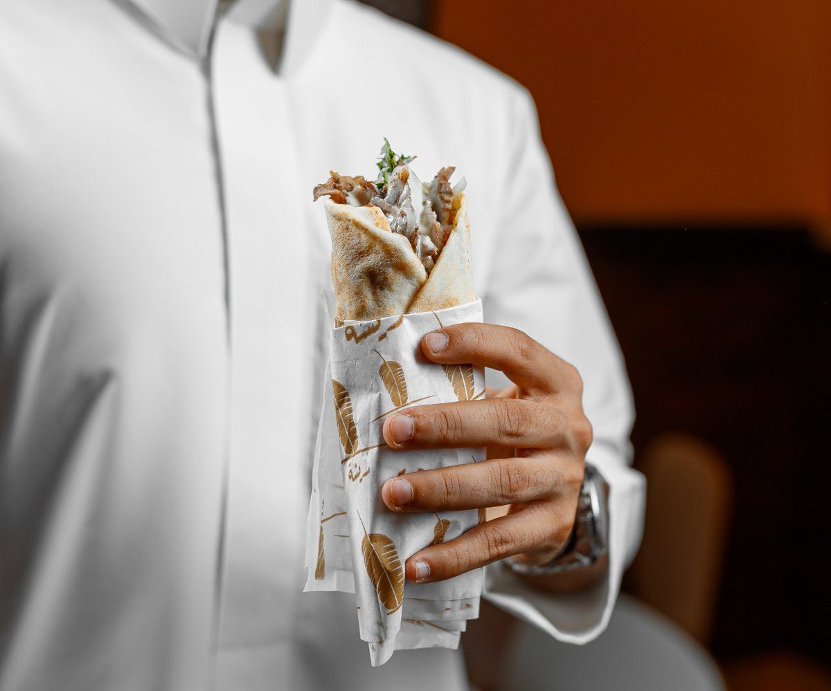 ReeshaRiyadh's tweet photo. جاكم الحلو المسكت😏🌯

#ريشة #مطعم_ريشة #شاورما #شاورما_ريشة https://t.co/Q2UKb1ae2p