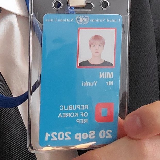 yoongisthinker's tweet photo. ok but yoongi with pink hair in the photo of his ONU card literally a legend https://t.co/KIWduRk6Nh