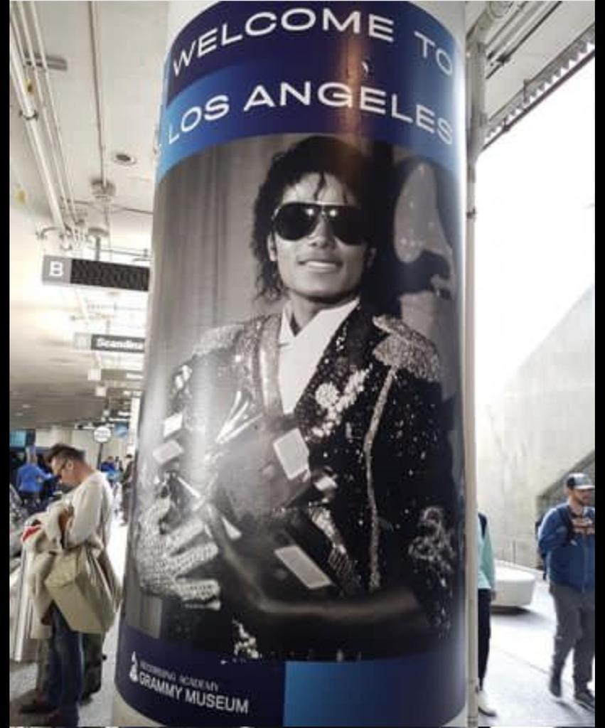Cohiba42794785's tweet photo. Los Angeles airport
#LAX
#MichaelJackson https://t.co/W1Fq0lo6Ph