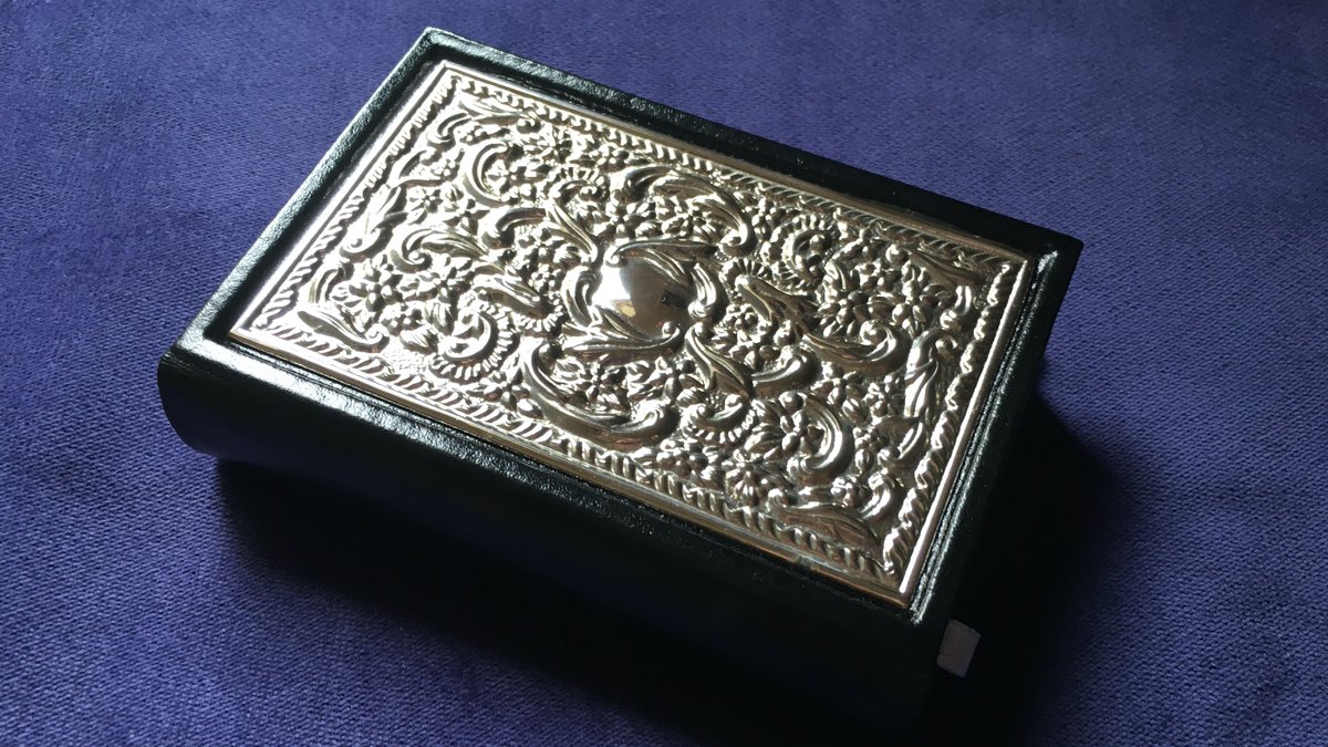 vintagecountryb's tweet photo. Hallmarked Silver | Sheffield Silver | Vintage Bible https://t.co/CoVlpex21b via @Etsy https://t.co/0Iq2yyqHtz