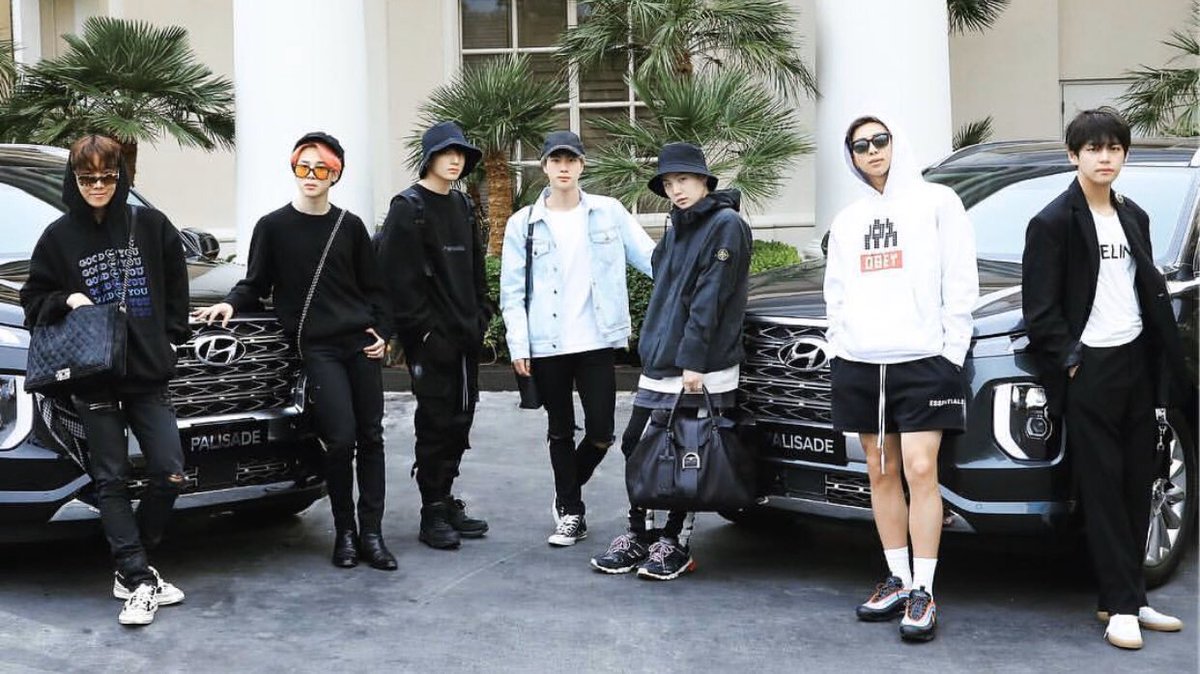 Hyundai motor bts. Тэхён бтс. Машины бтс. Мерседес чонгука. Jin bts за рулём.