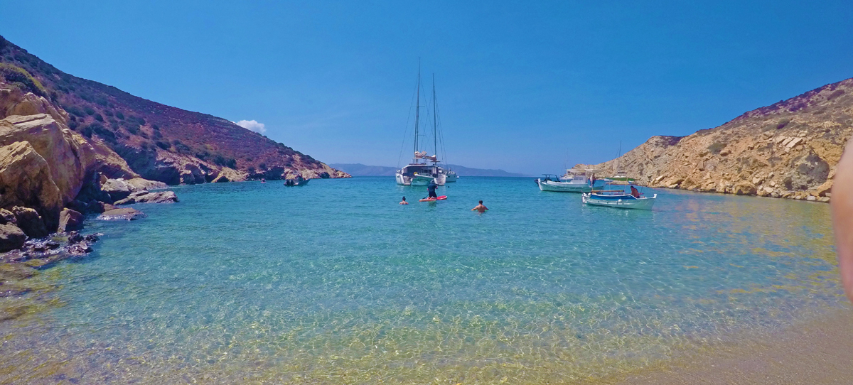 Cyclades island hopping with <a href="/YachtGetaways/">Yacht Getaways</a> is the best way to experience multiple Greek Islands in one trip! #yachtgetaways luggageandlipstick.com/cyclades-islan…