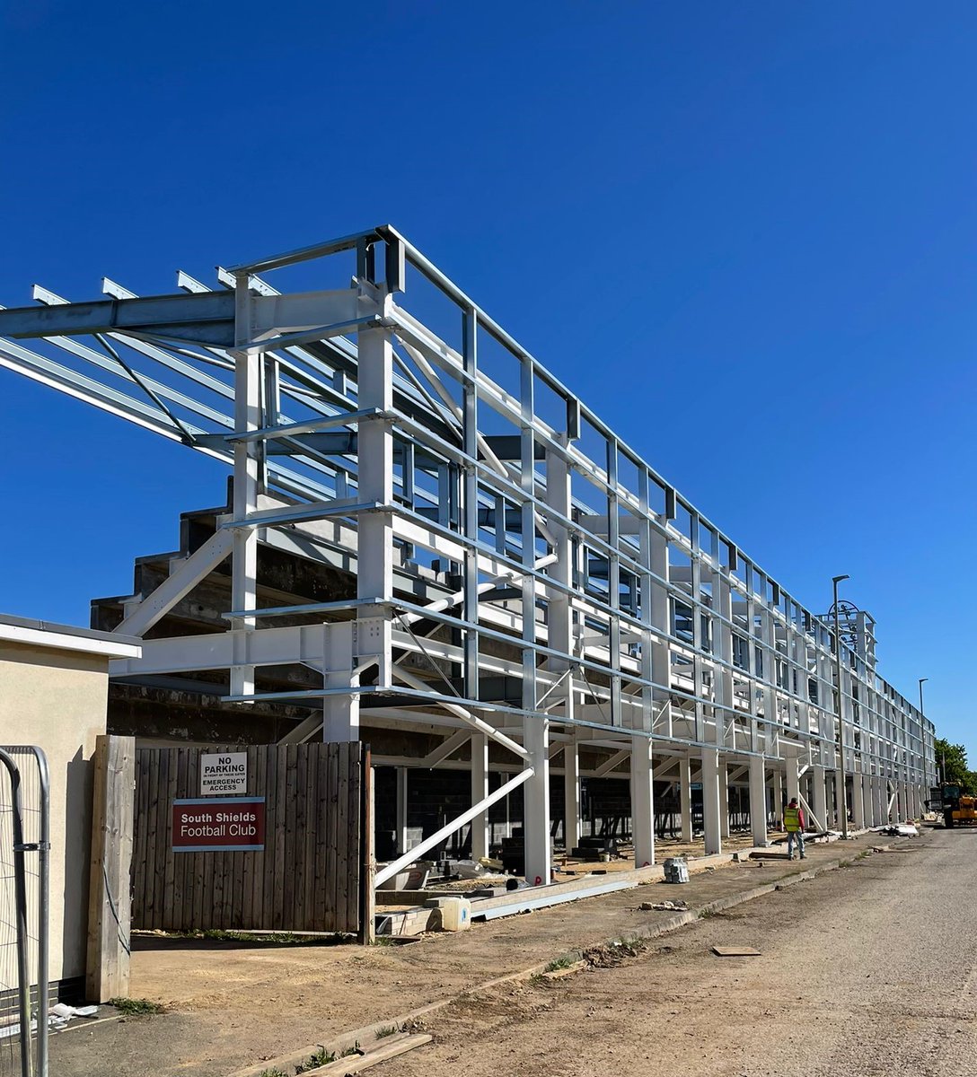 stad_solutions's tweet image. 🏟️ | The sun is shining on the new stand currently under construction by our team at @SouthShieldsFC.

The roof steelwork is now up and all the sheeting rails are on ready to be cladded. 

stadiumsolutions.co.uk #stadiumupgrades