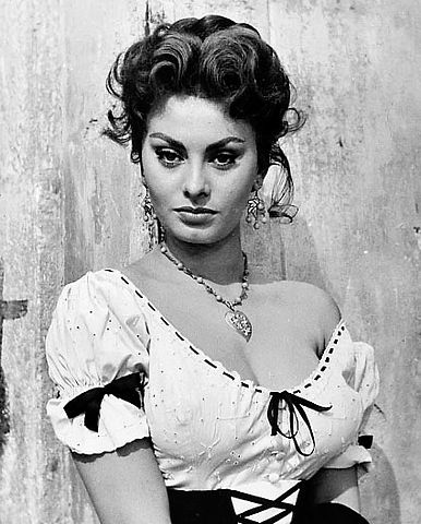 Happy birthday Sophia Loren! The first actor to win an Academy Award a foreign language film in 1962. 