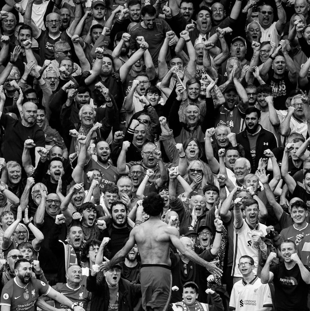 TheAnfieldWrap's tweet photo. This picture is just absolutely perfect https://t.co/GBA5Ql2Mlh