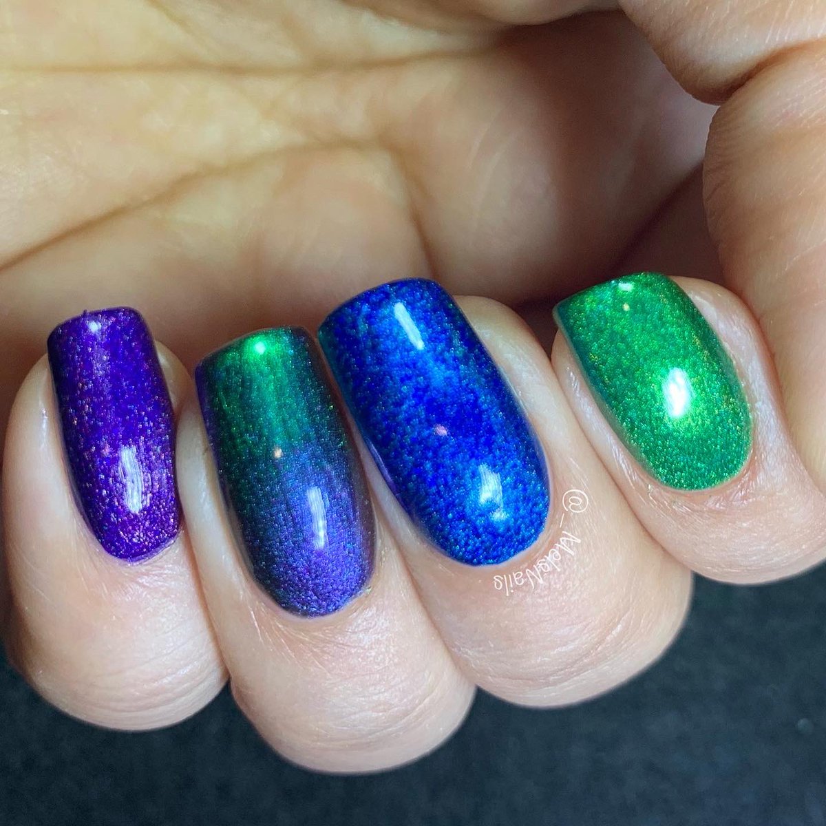 _MelsNails's tweet photo. Missed Shift and the colors it shifts to! Plus comparison between glossy and matte ๐ฟ๐
๐ป @nailogical @holotaco #MissedShift #BlueFreezie #PurpleSlushie #GreenTaffy #GlossyTaco #MatteTaco
#HoloTaco #multichrome #melsnails #PaintWithSimply #Swatch https://t.co/MeQiqZJ6q0