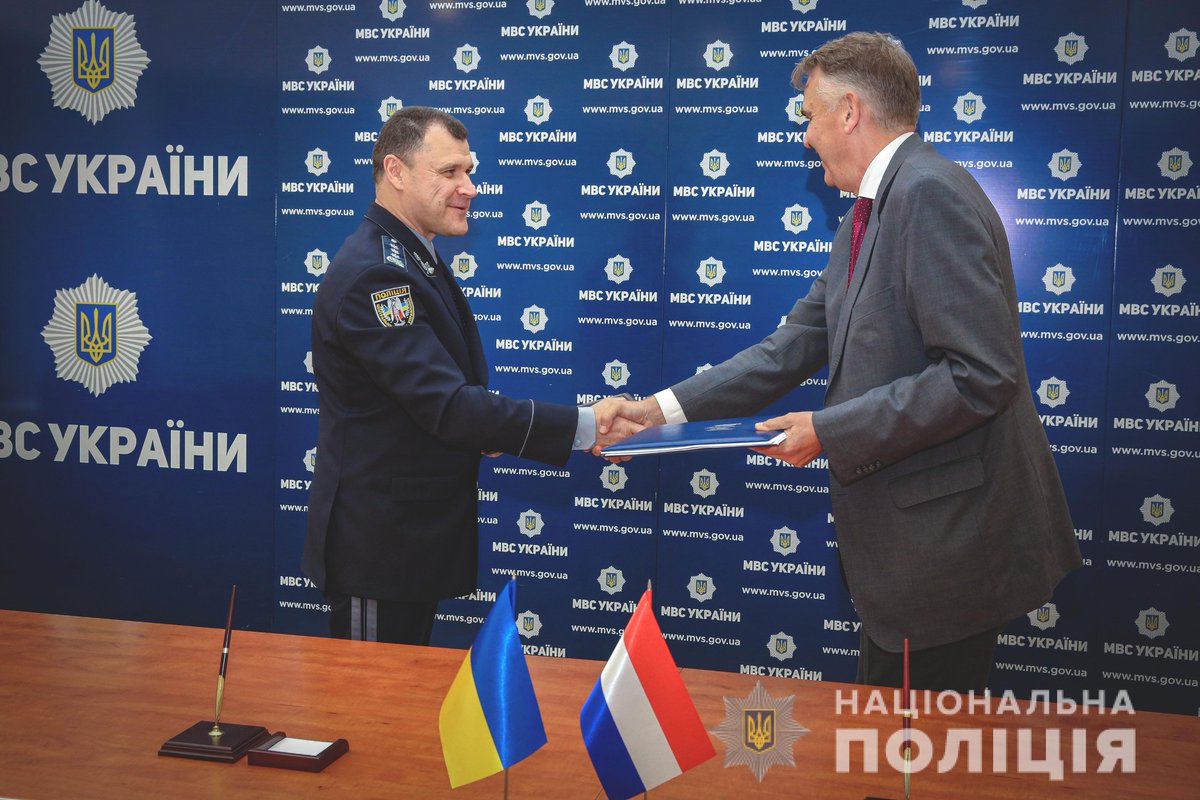 Україна та Нідерланди підписали угоду щодо імунітету поліцейських офіцерів зв’язку, відряджених до Європолу

Угода спрямована на унормування гарантій безпеки та захисту українських офіцерів зв’язку під час виконання ними завдань у Європолі.

Детальніше ➡cutt.ly/8EdwG6M