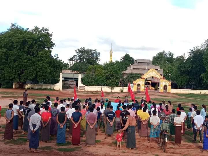 AungZawShane97's tweet photo. Activists in Sonechaung village, Yinmarbin Township, Sagaing Division, marched in large numbers against the military dictatorship on September 20.

#WhatsHappeningInMyanmar
#GlobalArmsEmbargo
#Sep20Coup https://t.co/ZmSnIyrxzu