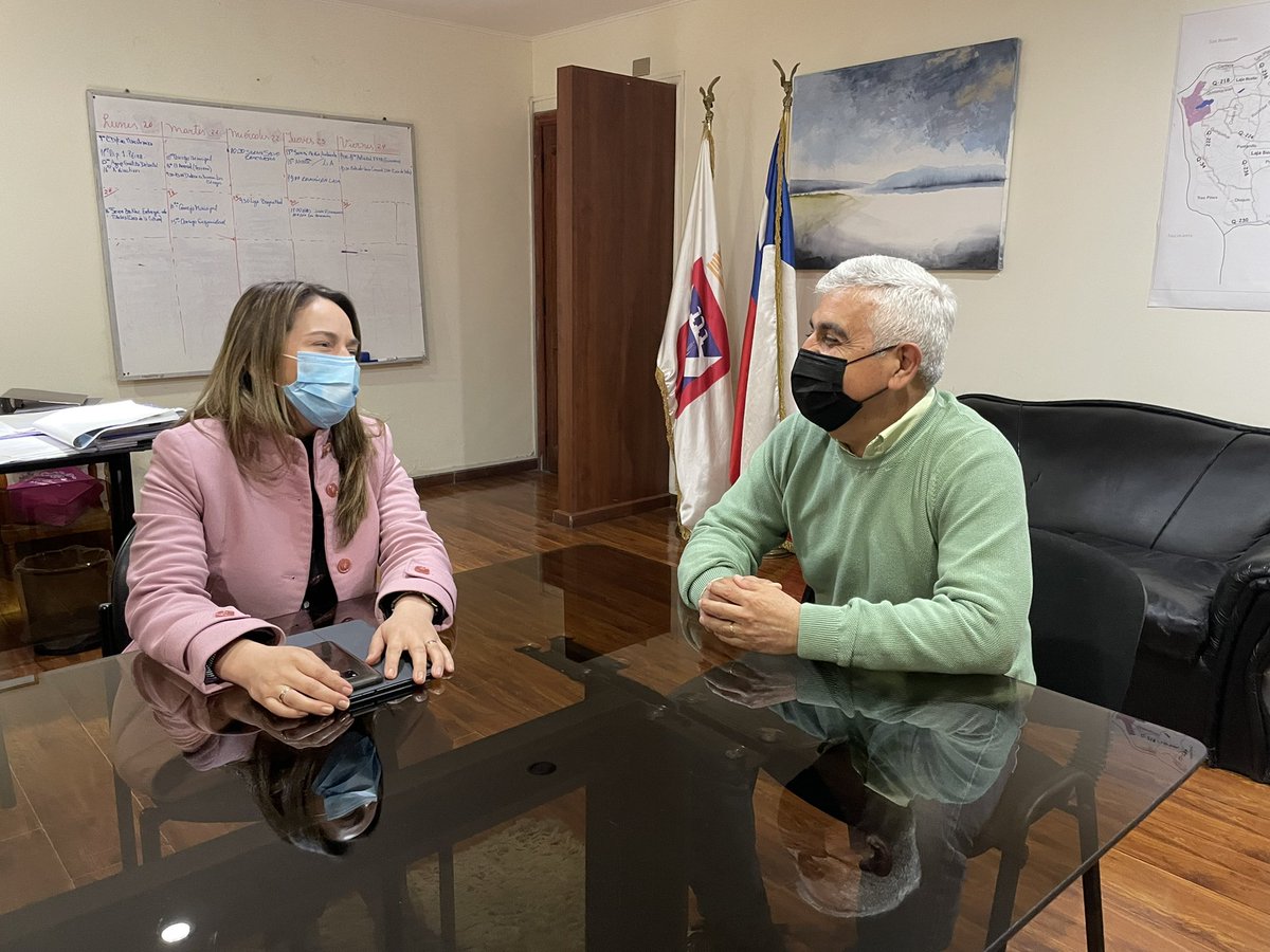 Llegamos a📍#Laja para reunirnos con nuestro alcalde Roberto Quintana <a href="/Munilaja/">Municipalidad Laja</a> revisando la cartera de proyectos de la comuna y temas de contingencia. ¡Vamos a seguir a apoyando a nuestras 22 comunas! 💪
#DiputadaEnTerreno🚘