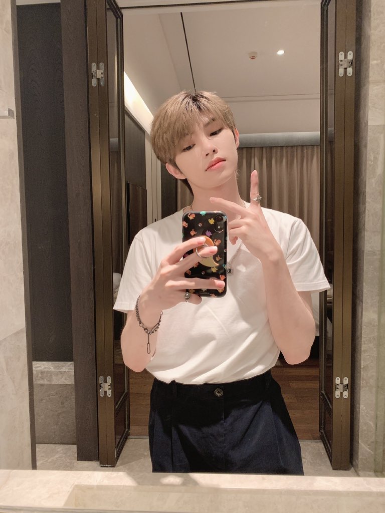 ixformation's tweet image. liu jun’s mirror selfies &amp;gt;&amp;gt;&amp;gt;