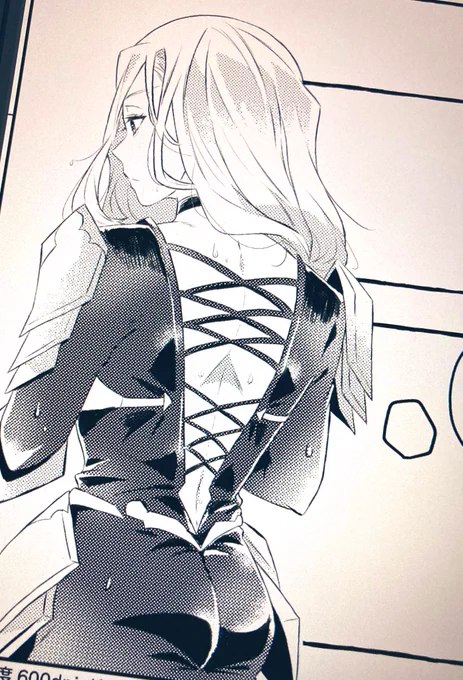 この背中描きたかっただけじゃないか?と言う漫画を描いている。 