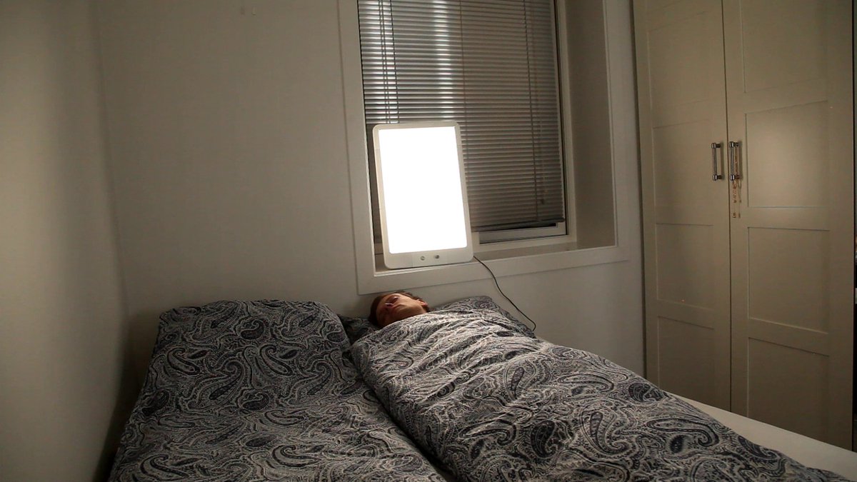 arduino's tweet image. Zom-B-Gone! is an artificial sunrise lamp to combat morning grumpiness: blog.arduino.cc/2021/09/20/zom…