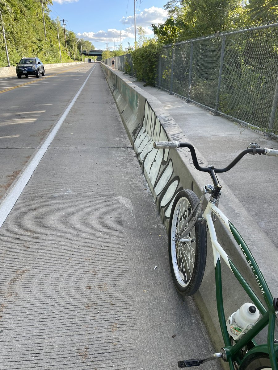 OneEyedz's tweet photo. When I walked out the door with nothing I hoped for the best. When I had to walk 5-6 miles with a flat tire I managed to stay good humored about it because I knew. #beprepared #flatssuck #flatshappen https://t.co/ergYX6kr63