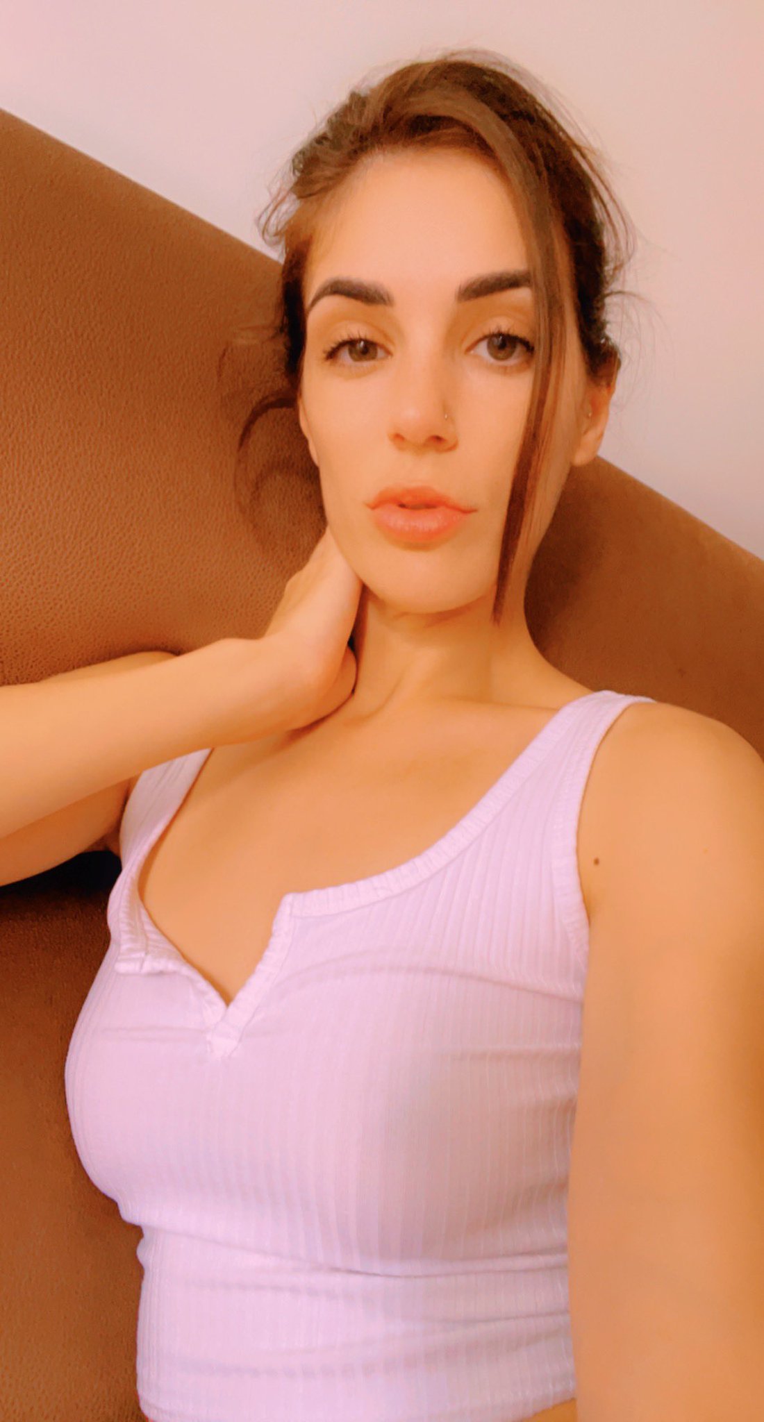 Miss Yennii 🌺 on Twitter.