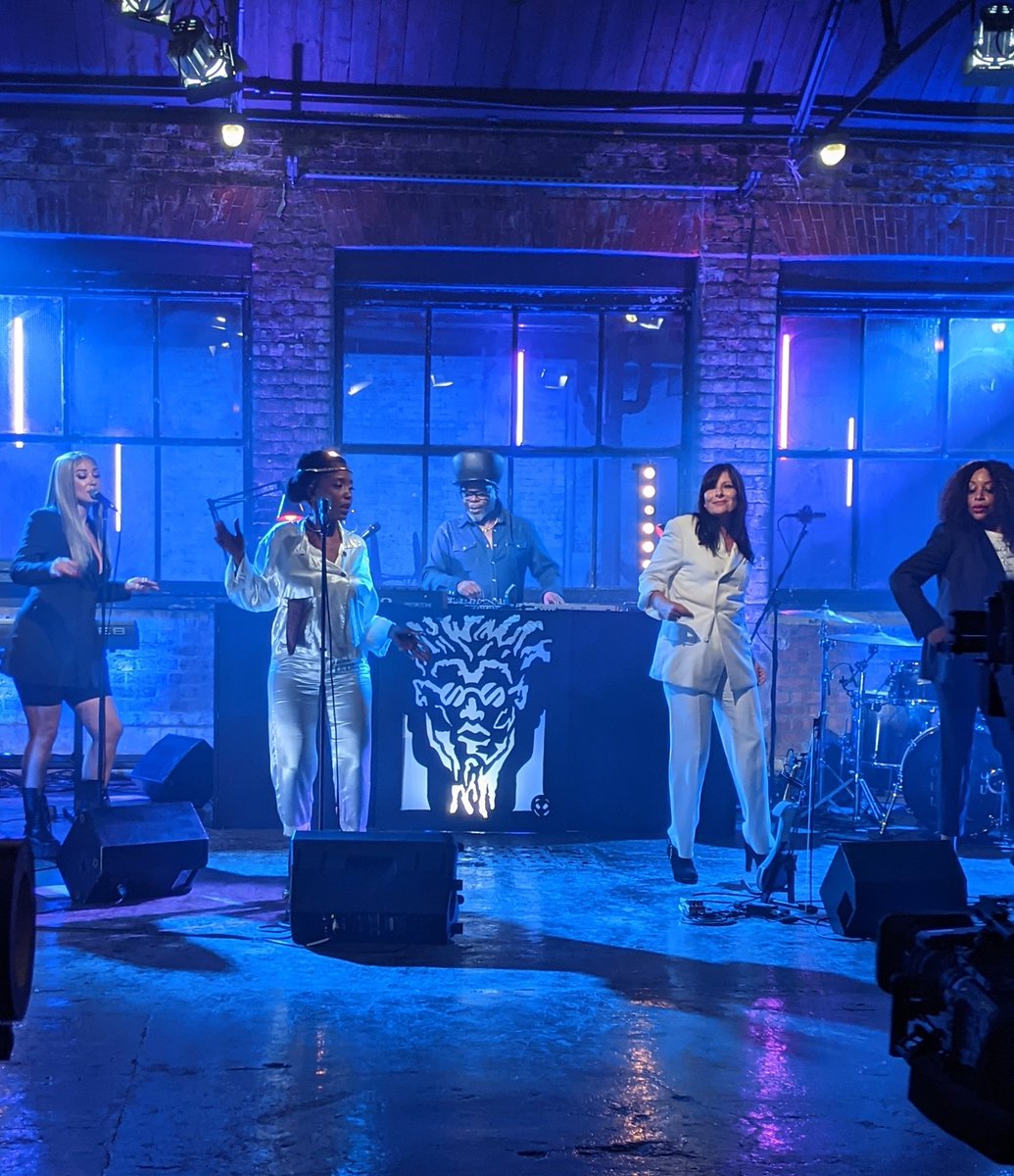 Grimy East London warehouse vibes...on location recording <a href="/Soul2SoulUK/">Soul II Soul</a> today. So exciting to be out doing these kinds of sessions again. Great team today ❤️🔥🙏