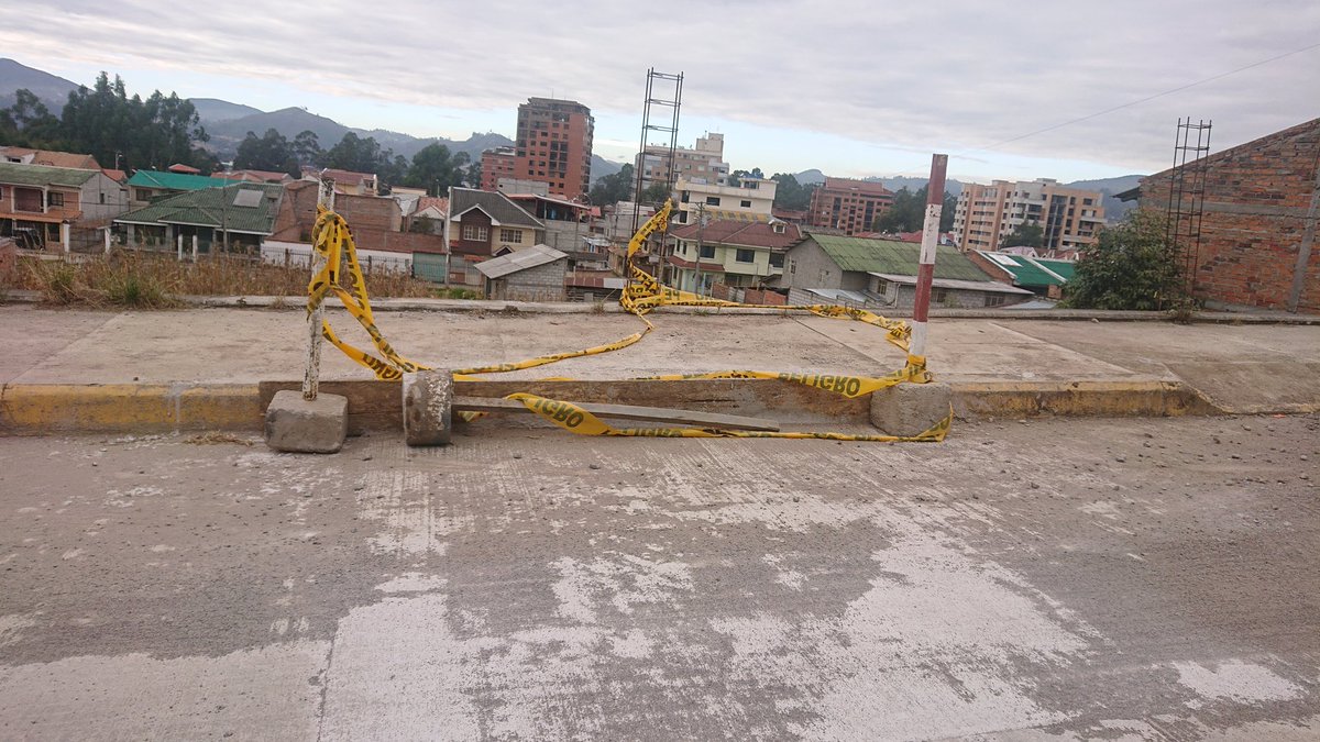 Orland18's tweet photo. @ETAPAOficial su colaboración por favor, la semana anterior terminaron el trabajo pero todavía no retiran escombros. Calle de la Magnolia, sector el Tejar. Muchas gracias. https://t.co/uhDh2DfiKk