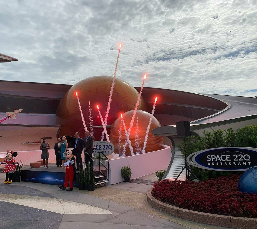 Mickey &amp; Minnie Mouse were on hand this morning for the dedication of Space 220 Restaurant at EPCOT which opens today. #epcot #DisneyWorld50 #WaltDisneyWorld #PhotoByASD #hosted instagr.am/p/CUDAmlZreRG/ <a href="/alandalinka/">Alan S. Dalinka</a>