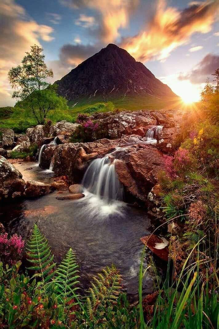 Водопад рассвет. Водопад в горах. Красивые водопады. Водопад цветы. Природа горы водопад.