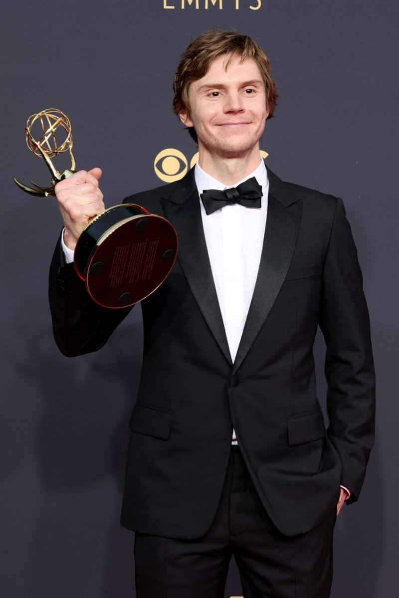 Evan_Petars's tweet photo. #Emmys https://t.co/fgW0tN9S22