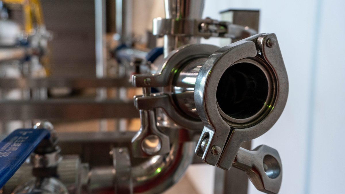 StillDragonUSA's tweet photo. Wow! Another continuous system built by the StillDragon team was displayed at the ADI trade show this year. Check it out! โ๏ธ @Distilling #ADIConf #ADIJudging #ADItradeshow #distillery #distillinglife #craftdistillery #distilling #startup #distillingequipment #distillerymoment https://t.co/QNVniAgGqR