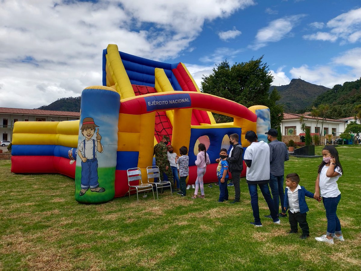 Ejercito_Div5's tweet photo. Desde el campo de paradas del Cantón de Caballería, los hombres y mujeres del Grupo Mecanizado Nº10 Tequendama @COL_EJERCITO, realizaron la celebración del Día de la Familia con actividades recreativas y sana convivencia. #Brigada13 https://t.co/s3LNoDmfRi