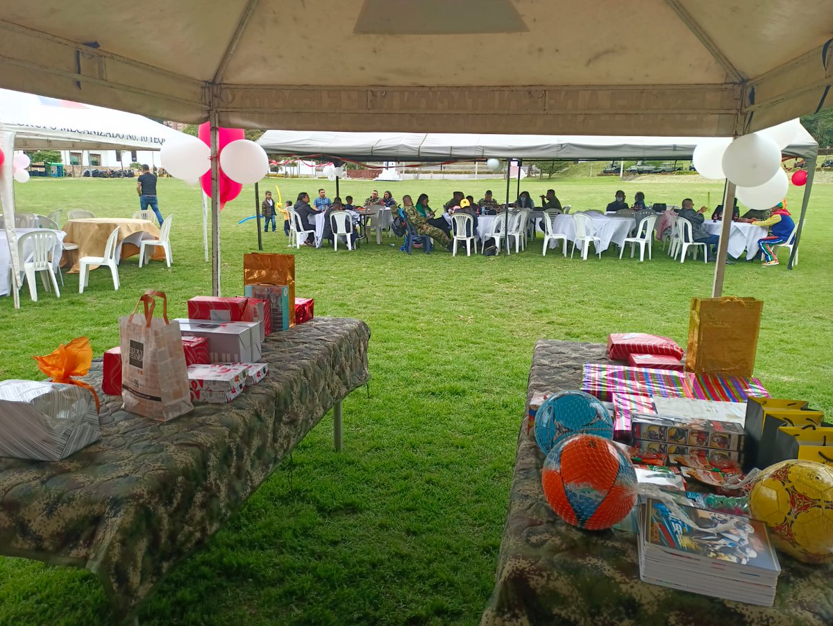 Ejercito_Div5's tweet photo. Desde el campo de paradas del Cantón de Caballería, los hombres y mujeres del Grupo Mecanizado Nº10 Tequendama @COL_EJERCITO, realizaron la celebración del Día de la Familia con actividades recreativas y sana convivencia. #Brigada13 https://t.co/s3LNoDmfRi