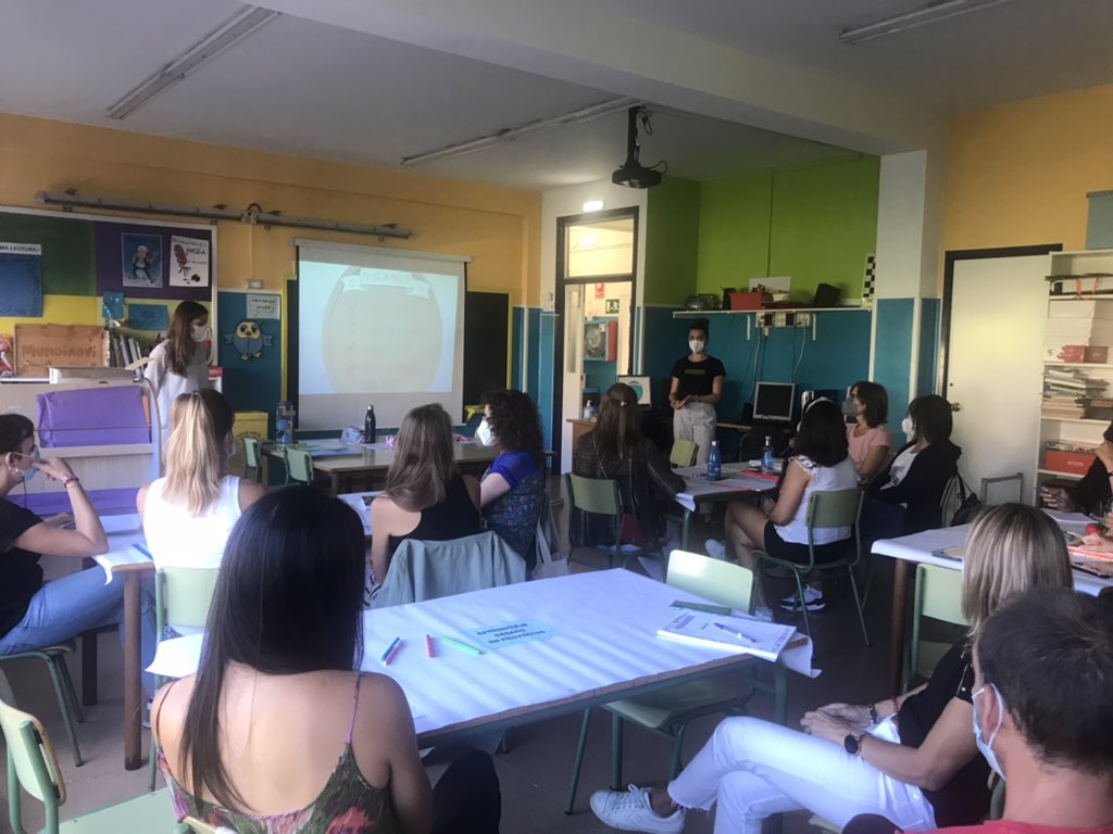 Comenzamos curso con formación para el claustro al completo y ponencia de lujo. Gracias <a href="/MyriamBeteta/">Myriam Beteta</a> <a href="/SabinaFillola/">Sabina Fillola</a> <a href="/salanova_munoz/">Minerva Salanova Muñoz</a> <a href="/cpmariadeavila/">CP María de Ávila</a>  #proyectosenruta #metodologiasactivas