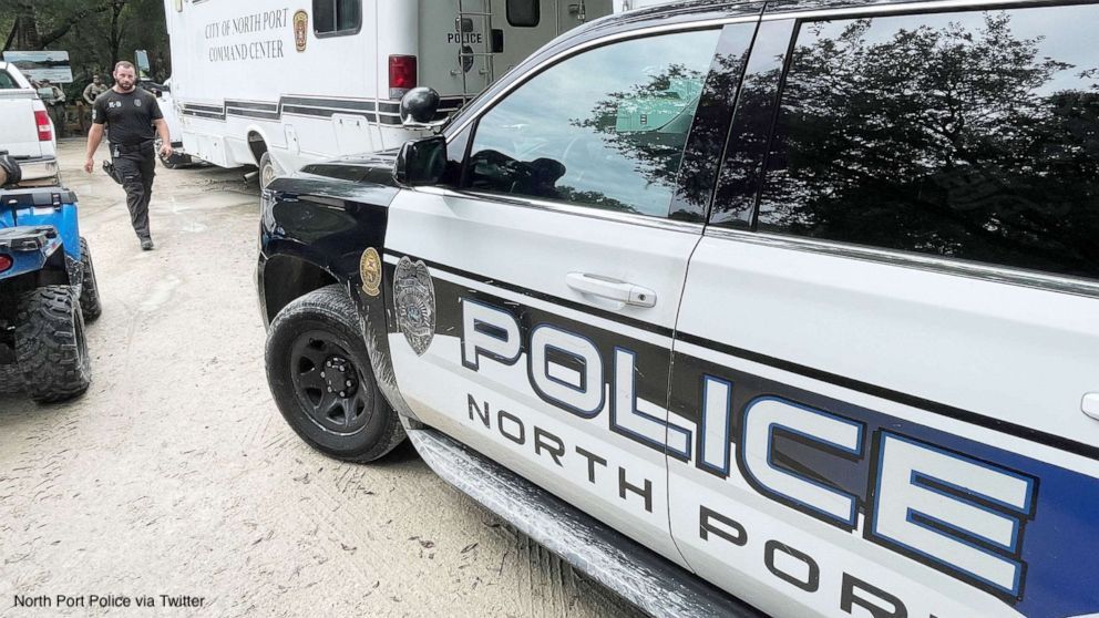 NEW: Police and FBI agents descended on the home of Brian Laundrie's parents in North Port, Florida, to serve a search warrant this morning, authorities say. abcn.ws/2XxuErS