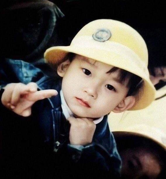 selamat ulang tahun kim jongdae. sehat dan bahagia selalu.miss youu✨
#CHENtember 
#HappyChenDay 
<a href="/weareoneEXO/">EXO</a>