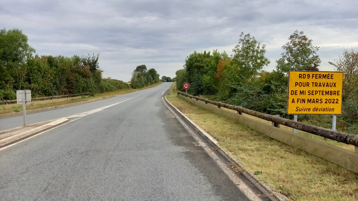 departement17's tweet photo. 🚧#InfoRoutes RD9 FERMÉE❌
À partir du 20 sept, le #Dept17 engage des travaux de recalibrage de la RD 9 entre #Villedoux & #SaintXandre. Ils se poursuivront sur une période de 6 mois.
Des déviations sont en place. 👉https://t.co/znIkkofug8
@WazeChteMaritim @infotrafic17 https://t.co/gpU83mFYqe
