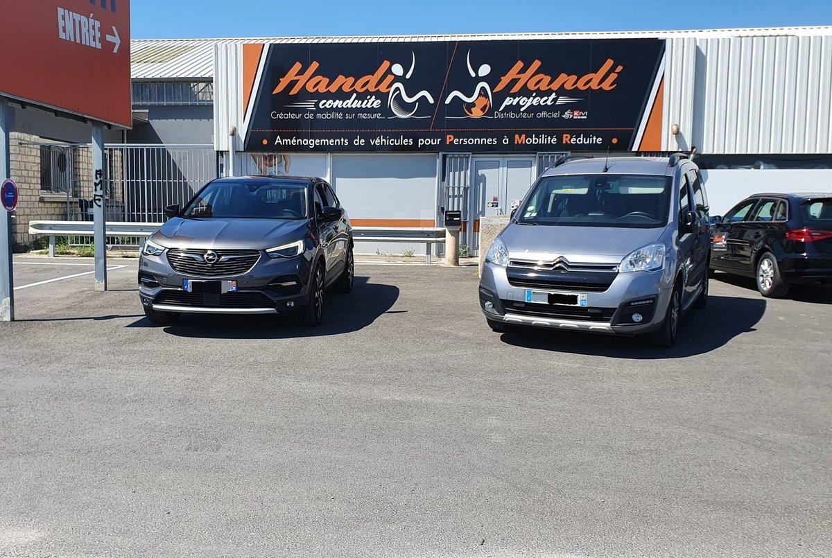 ConduiteHandi's tweet photo. Aide à la conduite à gauche du volant pour tétraplégique🚗🤩.
Accélérateur par manette au volant et levier de frein à baisser sur @Opel Grandland, avec l'adaptation à gauche, cette personne a trouvé la meilleure ergonomie🤩💪💯.
#handicap #conduiteethandicap #amenagementspmr https://t.co/k5MsfQJLhL