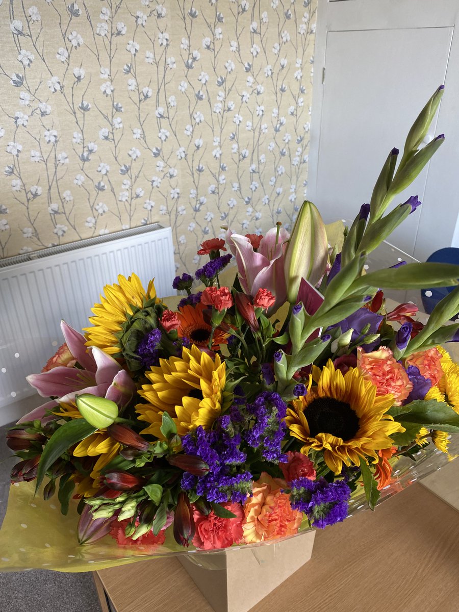 StanleySmithCM's tweet photo. A great first day in the new office today! Cake, coffee and flowers enjoyed by all! #casemanagement #newoffice #Cake #Flowers #Coffee https://t.co/yCEmrFL3xk