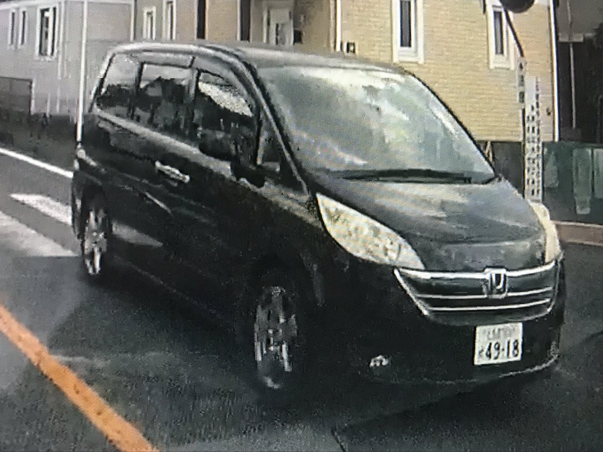 wga654's tweet photo. #栃木県警
#事故
2021年9月10日14時10分頃、小山市33号で横断歩道を渡る小学生達の通行を妨害した違反車両。軽自動車は宇都宮ナンバー、ワンボックスはとちぎナンバー。 https://t.co/RX8JyQMNTY