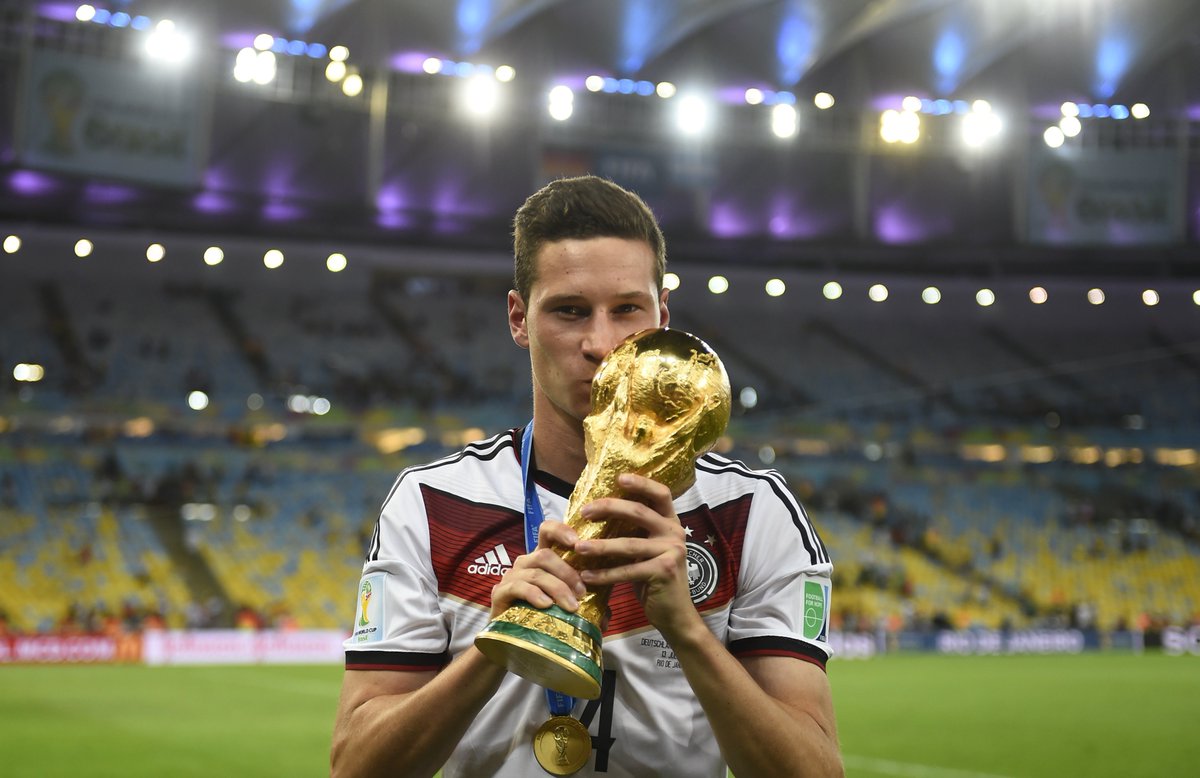 [Hb] Happy birthday to Julian who turns 28 today.      [ PSG] 