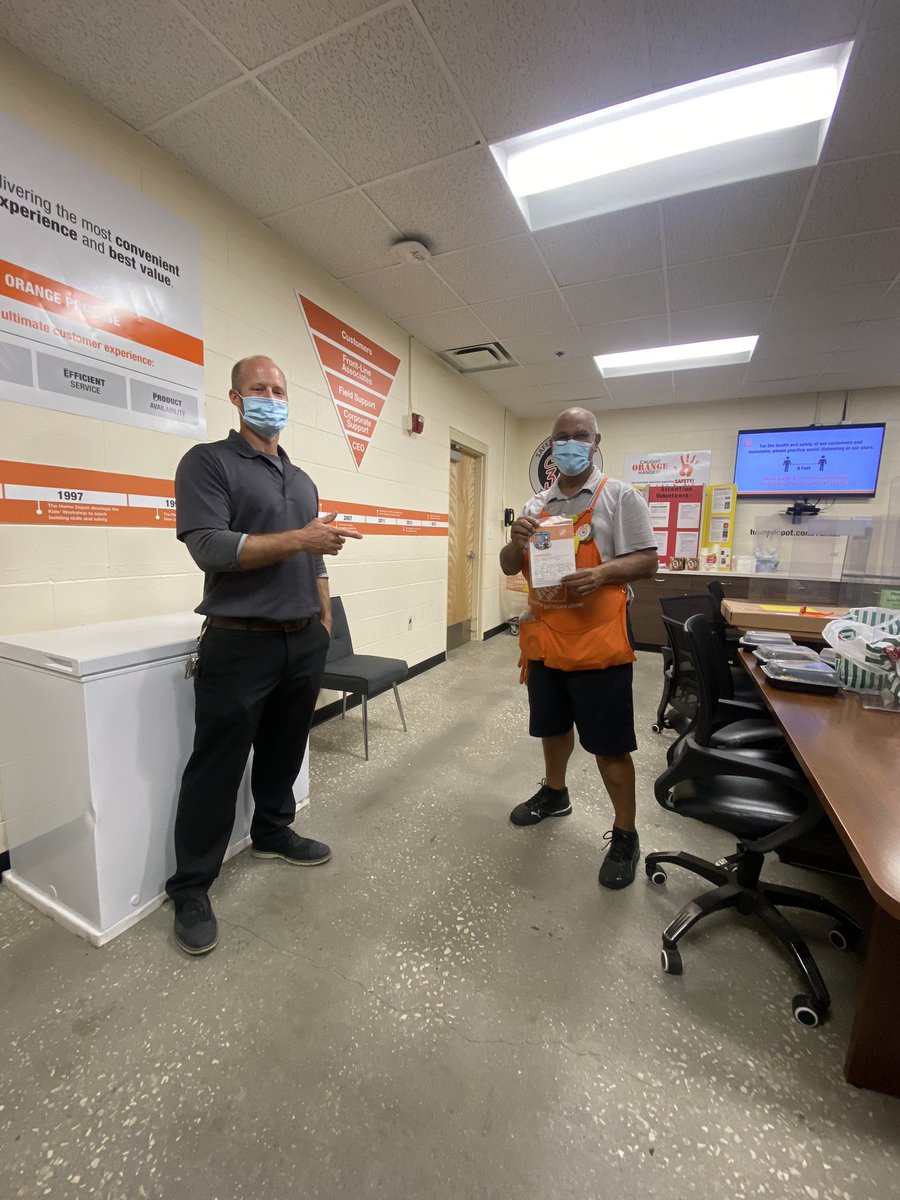 Recognizing Mario on Monday Funday for excellent customer service !#gardenguru #recognitionmonday #onebadgeatatime