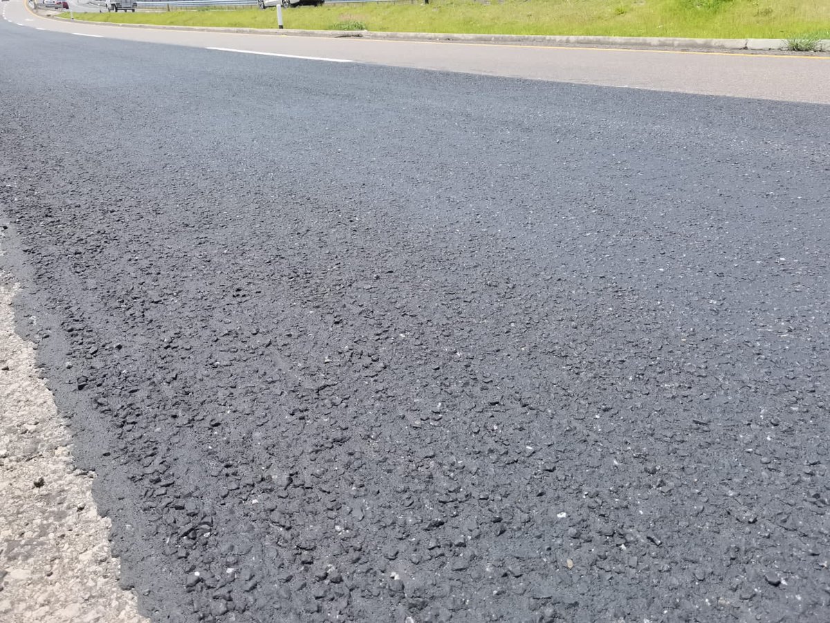 CuellosMartinez's tweet photo. Microfresado en Autopista León-Salamanca Tramo 1 y 2 y Tendido de Microaglomerado Tipo B con 45 minutos de apertura al tráfico. #Bowera #Microaglomerado #Microsurfacing https://t.co/SZ92ojFv8h