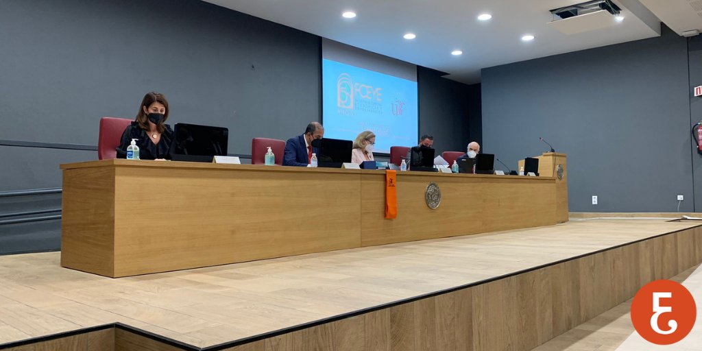 Por parte de <a href="/EconomistasSE/">Colegio de Economistas de Sevilla</a>, a este primer acto de celebración de los 50 años de la <a href="/Fceye_US/">FCEYE US</a>, asisten <a href="/josechopagola/">jose maria pagola</a>, miembro de la Junta de Gobierno y  <a href="/mortaperez/">Manuel Orta</a>, secretario del Colegio y director del Dpto. de Economía Financiera y Contabilidad.
