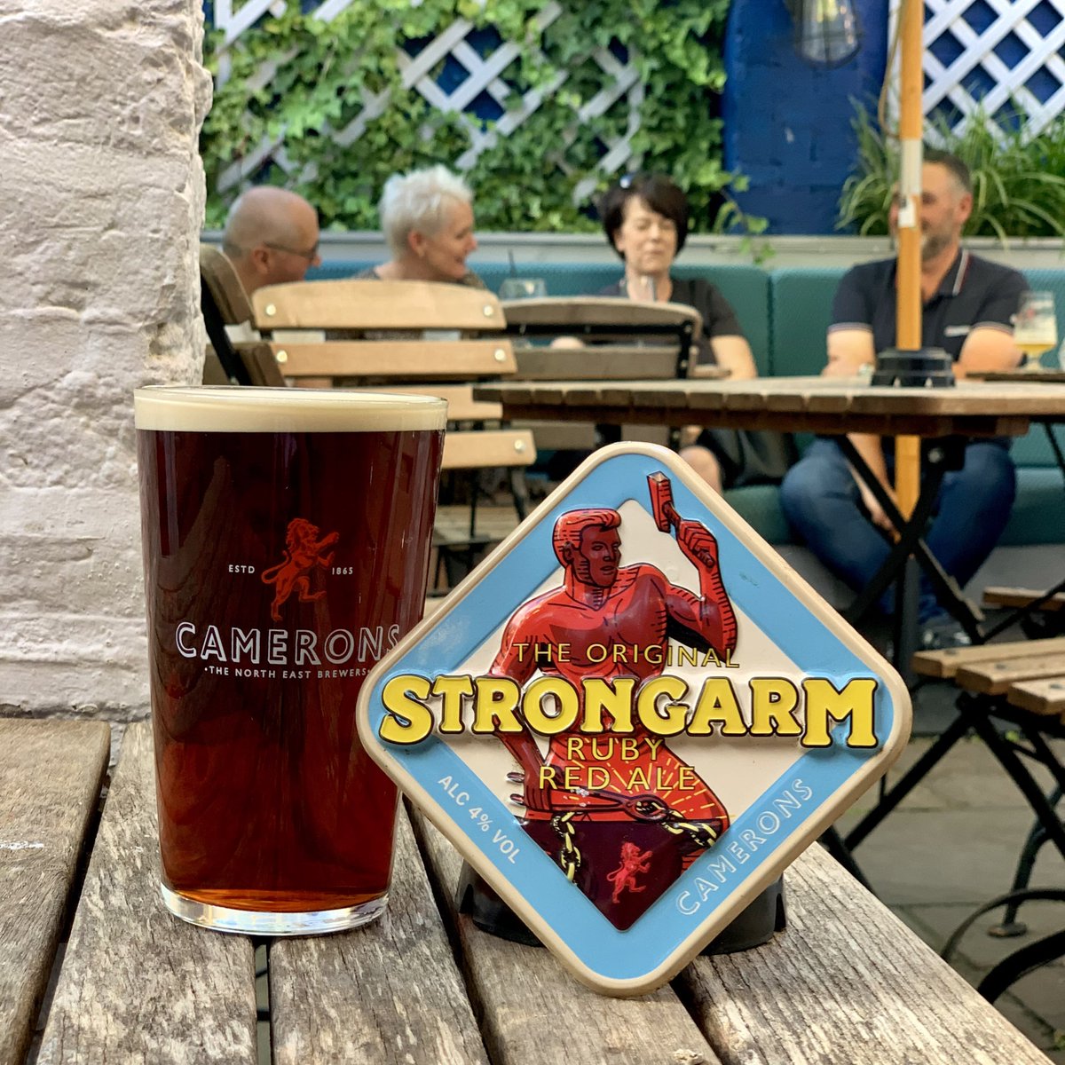 Now pouring: Camerons’s Strongarm - 4% Ruby Red Ale 🍺