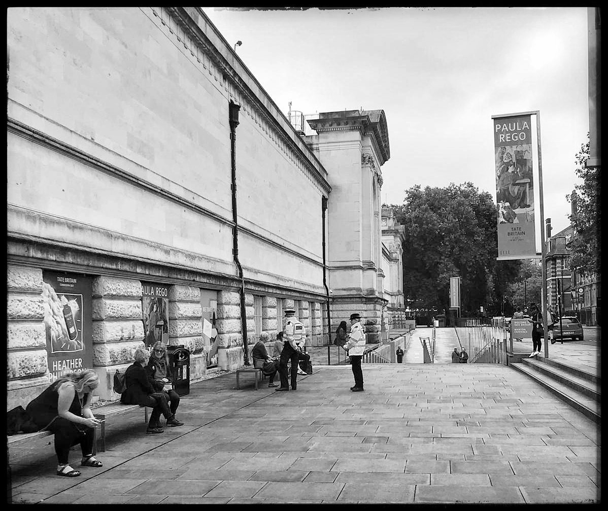 MPSWestminster's tweet photo. Around @Tate #Britain and #CardinalPlace @VictoriaBID @TfL providing a smart visible policing presence for the businesses and security staff in the area. #ProjectServator #MondayMotivation #SeeItSayItSorted @BTPLondon @HCav1660 @MODPolice https://t.co/XQVUOzFskL
