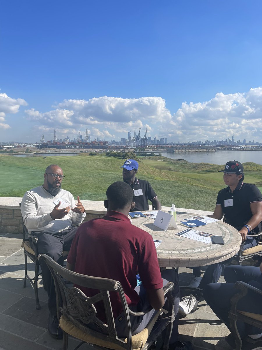 NewarkMentoring's tweet photo. Some great shots from our mentoring roundtable this morning. #NewarkIsMentorCity https://t.co/Sl9JFylX9m