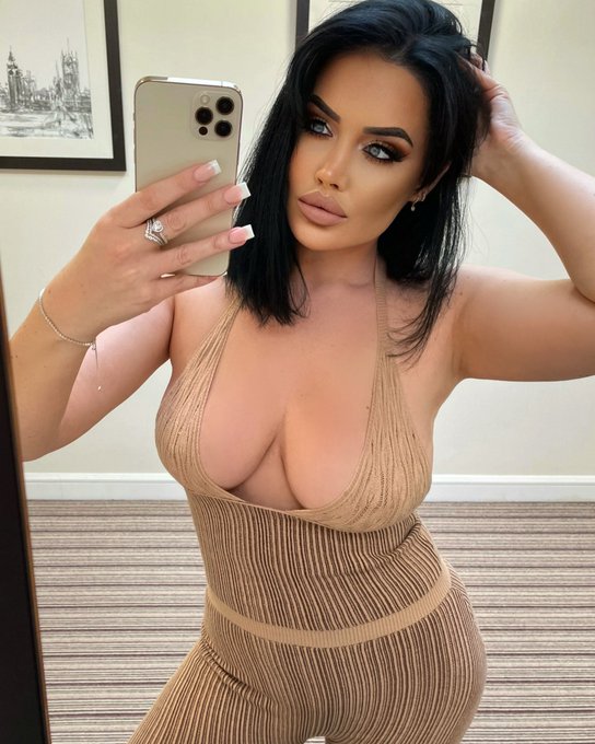 She just take pics &amp; stay outta the mix. https://t.co/3SH5ZycRcz<a href="/tag/findom"class="tags"><span>#findom</span></a><a href="/tag/paypig"class="tags"><span>#paypig</span></a><a href="/tag/cashapp"class="tags"><span>#cashapp</span></a><a href="/tag/bigboobfanatic"class="tags"><span>#bigboobfanatic</span></a><a href="/tag/god"class="tags"><span>#god</span></a>