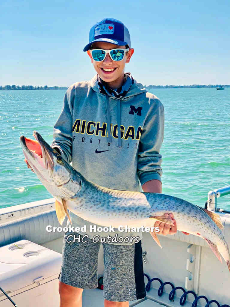 CrookedHookFish's tweet photo. Busy tight quarters on the Lake but the Hazzard Crew pulled it of with 3/3! 
#CHCoutdoors
#CrookedHookCharters
#LakeStClairMusky
#FishOntario
#BOATPennYan26' https://t.co/vhPSSNNSRh