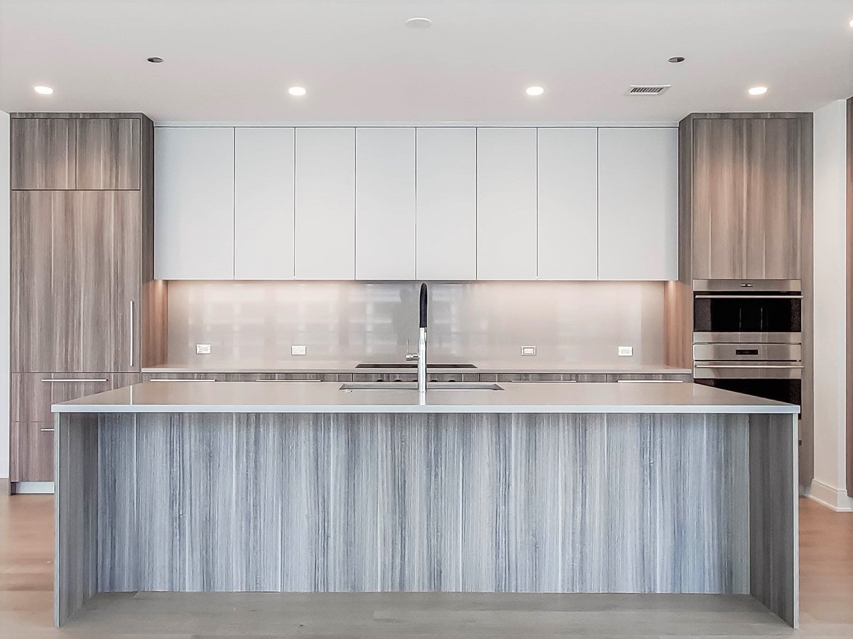 ParklineApts's tweet image. Love to entertain? Our Penthouse Collection kitchens are made for entertaining your friends or impressing them with a gourmet meal! #parklinechicago #penthouse #penthousecollection #chicagoluxury #penthousechicago #luxuryapartmentschicago