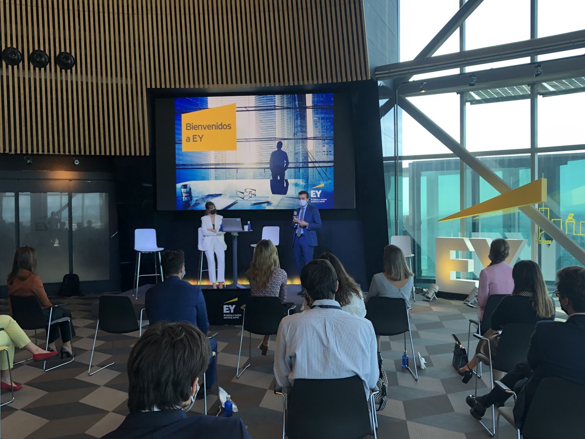 <a href="/RamonPalacin/">Ramon Palacin</a>, socio director de #EYAbogados, ha sido el encargado de dar la bienvenida👋🏽

#YoConstruyoEY