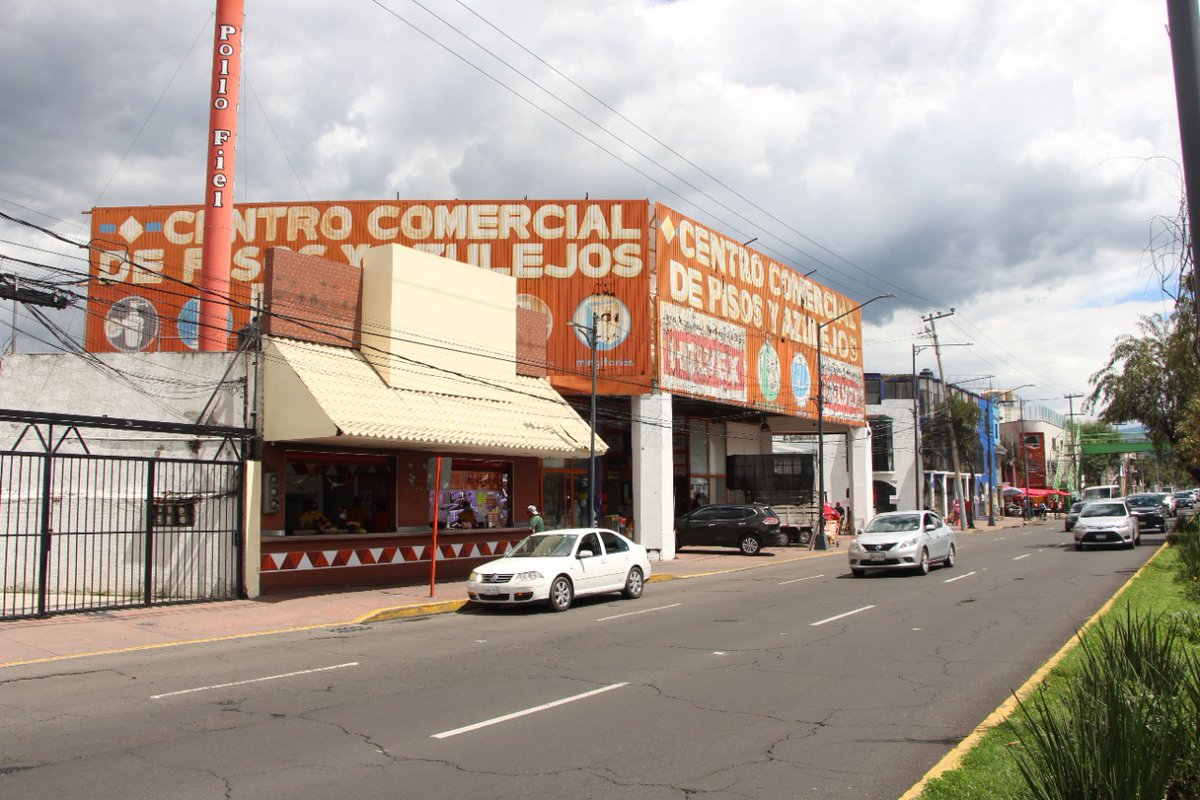 XochimilcoAl's tweet photo. 🤝A través del diálogo y con la meta en común de mejorar la imagen urbana de Xochimilco, retiramos anuncios publicitarios de la Av. Prolongación División del Norte, para homologar los diseños y brindar una nueva imagen como Ciudad Patrimonio de la Humanidad. 🖼️ https://t.co/duqmDbWiSA