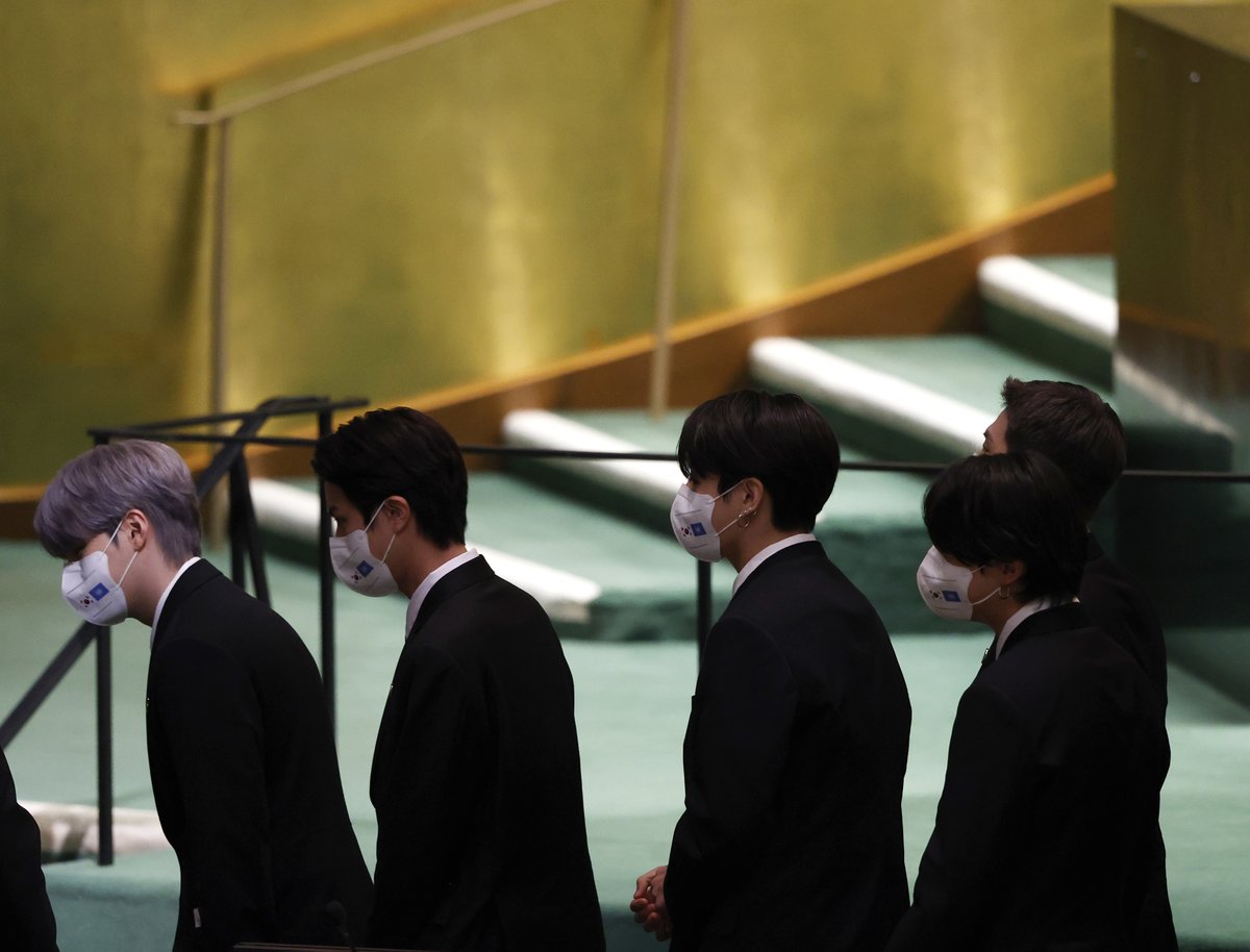 MTVNEWS's tweet photo. .@BTS_twt spoke about youth across the globe at #UNGA today.

“We think that instead of the ‘lost generation,’ a more appropriate name would be the #WelcomeGeneration. Because instead of fearing change, this generation says, ‘Welcome!’ and keeps forging ahead” 💜 https://t.co/1rgNgq5BXb
