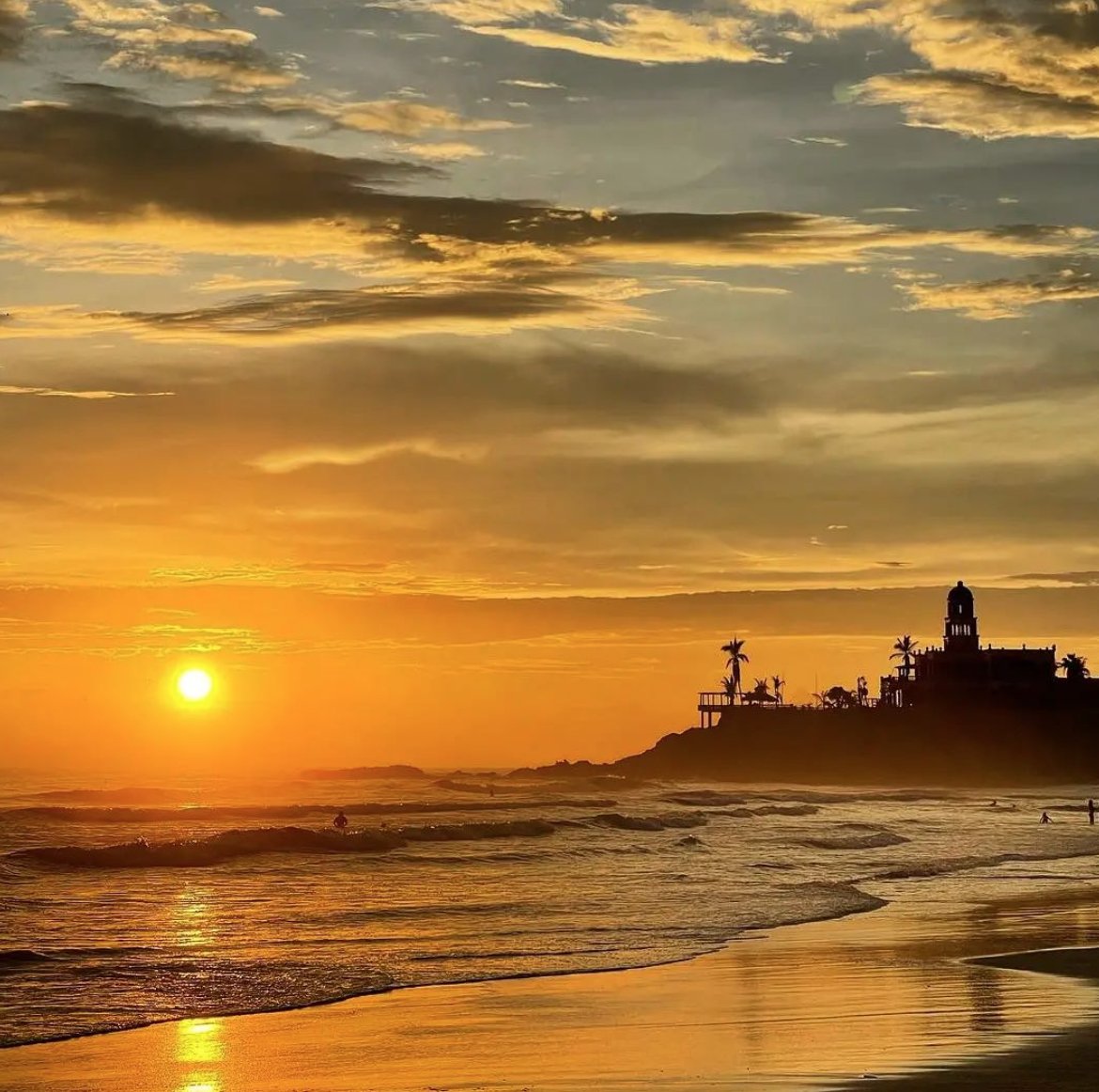 #BuenosDias ☀️
🌊Playa Cerritos, #BajaCaliforniaSur, una de las playas más atractivas y preferidas por los surfistas.  
Fuente: bajasurmx
