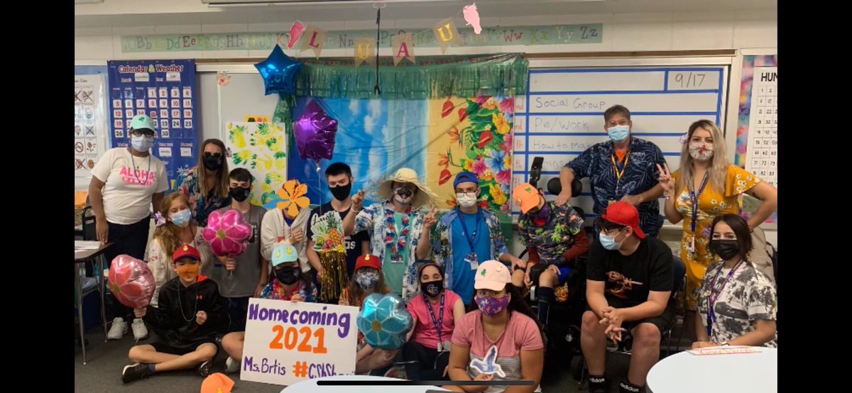 peggles2015's tweet image. Hangin with Miss Brtis’ advisory class today! #cshshawaii #homecoming2021
@SandburgHS @CSHSStuCo2 @elliebrtis